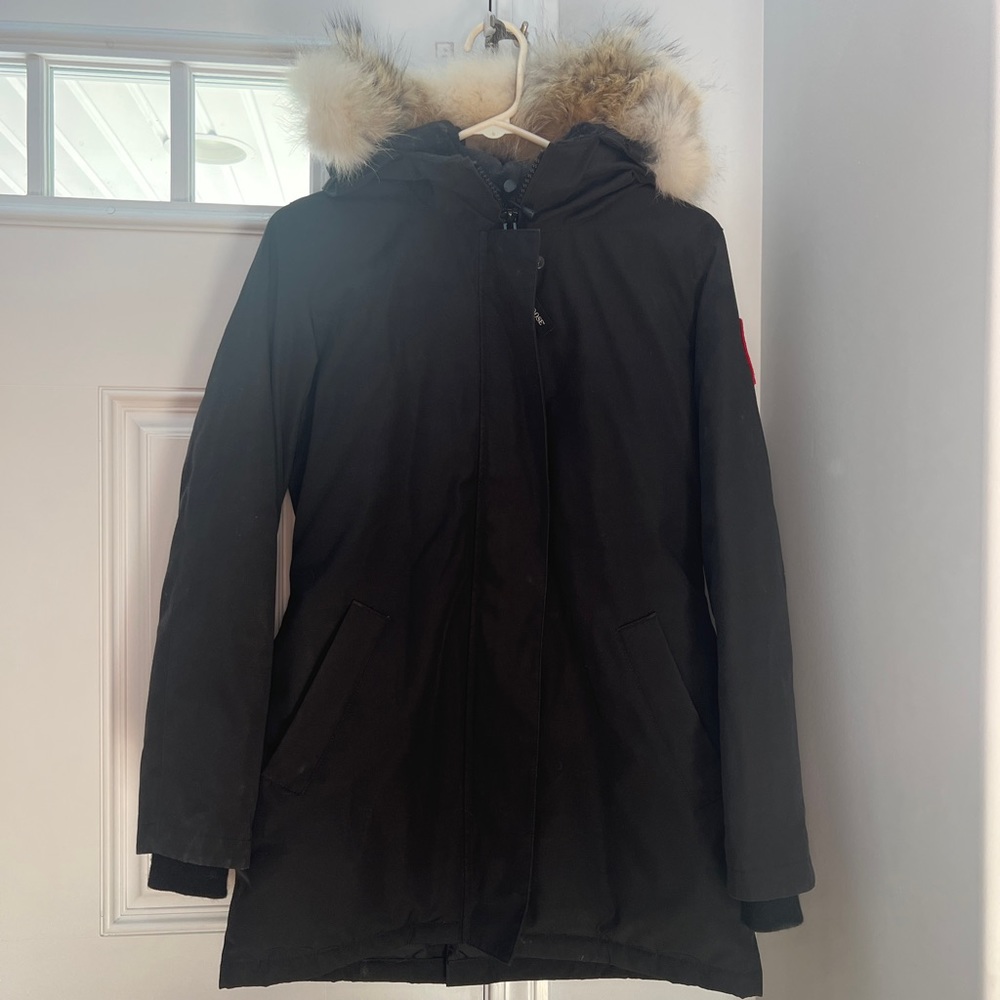 Canada Goose Victoria Fusion Fit
Down Parka with fur trim
